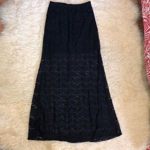 Maxi lace skirt